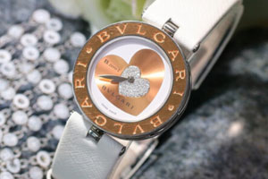 宝格丽爱心镶钻石英表在附近二手手表回收店折价多少