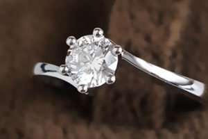 钻石小鸟的0.32克拉钻石哪里可以回收 钻石克拉数会有影响吗