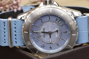 香奈儿J12蓝表带手表回收并不是只有附近回收店 这个渠道也方便