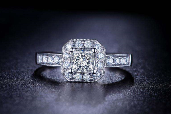 钻石戒指回收价格是多少呢 主要还得看钻石品质如何