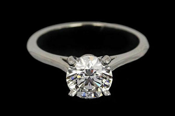 高奢的卡地亚钻石戒指回收多少钱一克