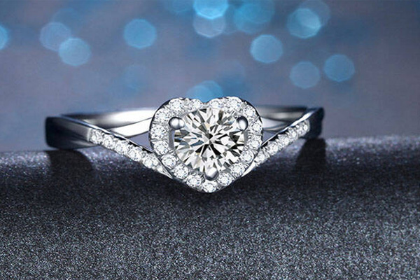 八千块钱的钻石戒指回收能卖多少钱