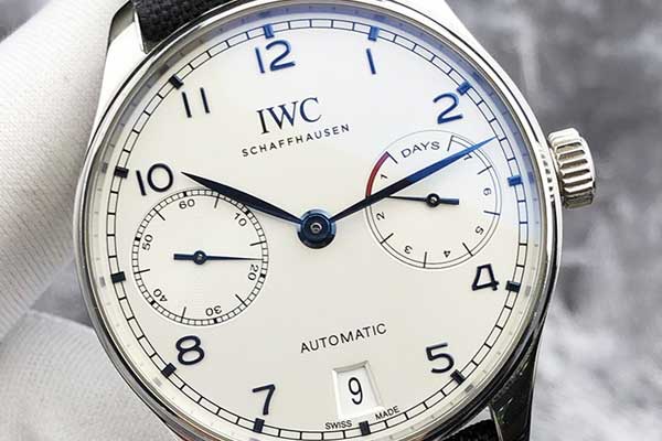 iwc是什么牌子的手表 比之欧米茄如何