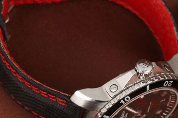 格拉苏蒂SPORT EVOLUTON系列39-21-06-03-03黑盘帆布手表侧面实拍