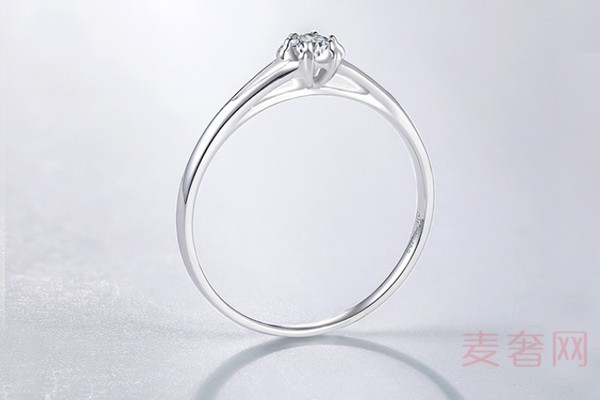 周六福花瓣形18K金女款钻石戒指戒托展示图