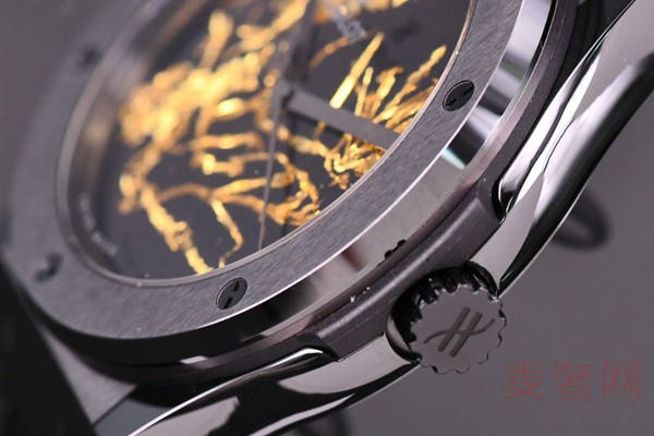 Hublot宇舶表经典融合黄金晶体腕表侧面展示图