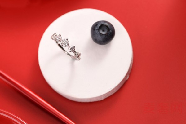 戴比尔斯Arpeggia系列白金钻石戒指展示图