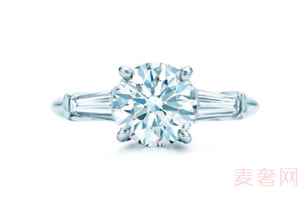 Tiffany & Co. 蒂芙尼订婚钻戒展示图