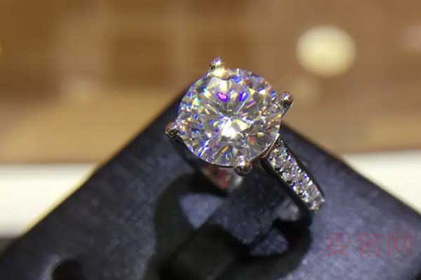 3克拉钻石值多少钱 30万元买亏不亏